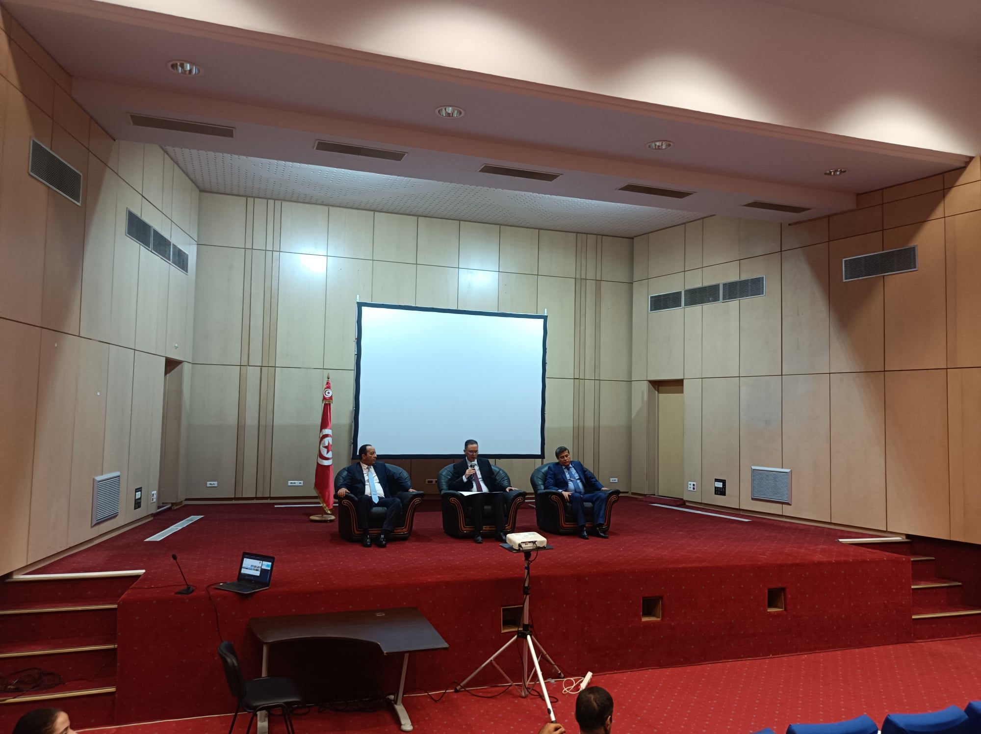 You are currently viewing Le ministre des domaines de l&rsquo;Etat donne le coup d&rsquo;envoi des sessions de formation autour de la norme comptable de l&rsquo;Etat relative aux immobilisations corporelles.