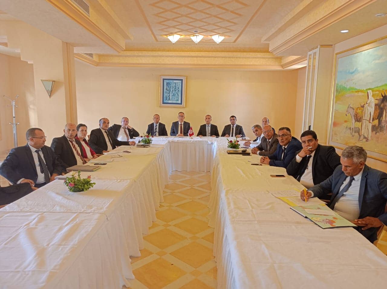 You are currently viewing وزير أملاك الدّولة والشؤون العقارية يشرف على جلسة عمل حول الإشكاليات العقارية بولاية قبلي.