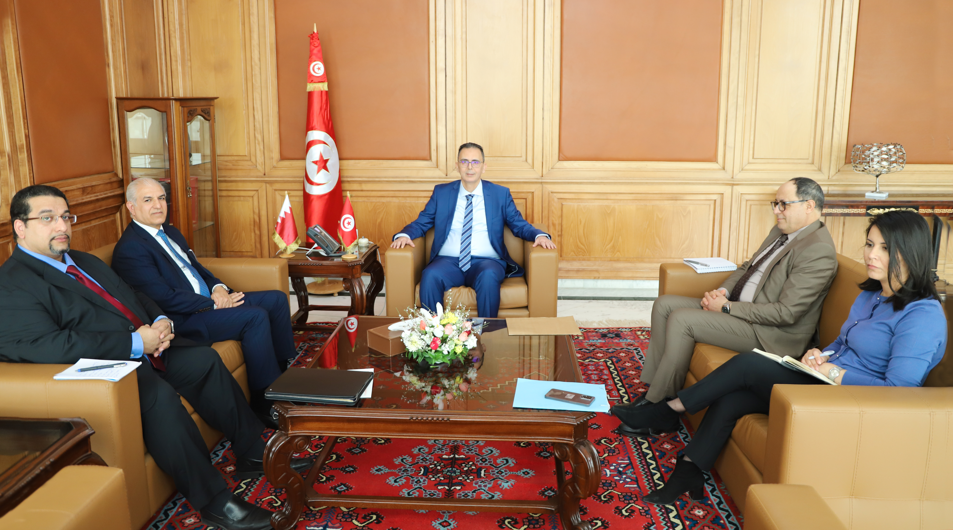 You are currently viewing Le ministre des domaines de l&rsquo;Etat rencontre l&rsquo;ambassadeur du Bahrein.