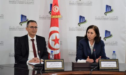 Lire la suite à propos de l’article Réunion de travail consacrée au suivi de la situation de plusieurs carrières adjacentes au projet de l&rsquo;autoroute Tunis Jelma.