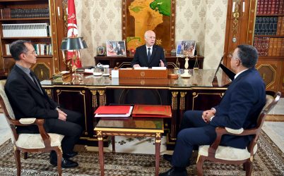 Lire la suite à propos de l’article Le Président s&rsquo;entretient avec les ministres des domaines de l&rsquo;Etat et de l&rsquo;agriculture.