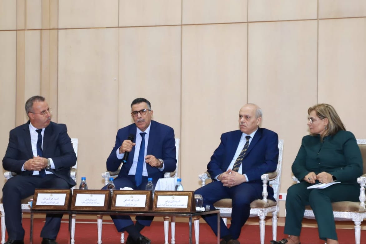 Lire la suite à propos de l’article Le ministre des domaines de l&rsquo;Etat appelle les directions régionales à intensifier les inspections sur le terrain des biens publics et à accélérer leur enregistrement, tout en faisant preuve d&rsquo;un sens élevé de responsabilité nationale pour protéger les biens de l&rsquo;Etat.