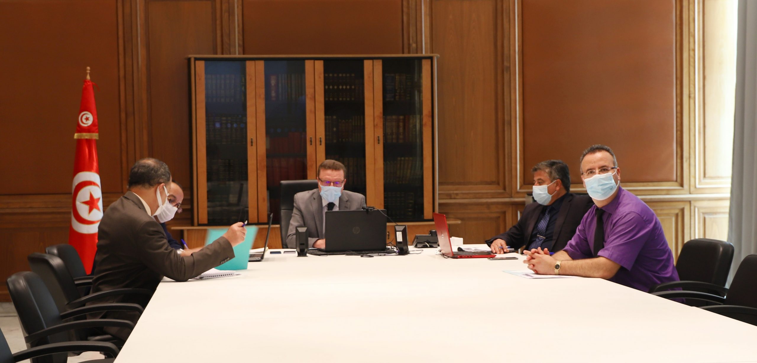 You are currently viewing Lors d’une séance de travail à distance avec les directeurs régionaux : M. Ahmed Adhoum recommande un rendement meilleur au niveau des prestations.